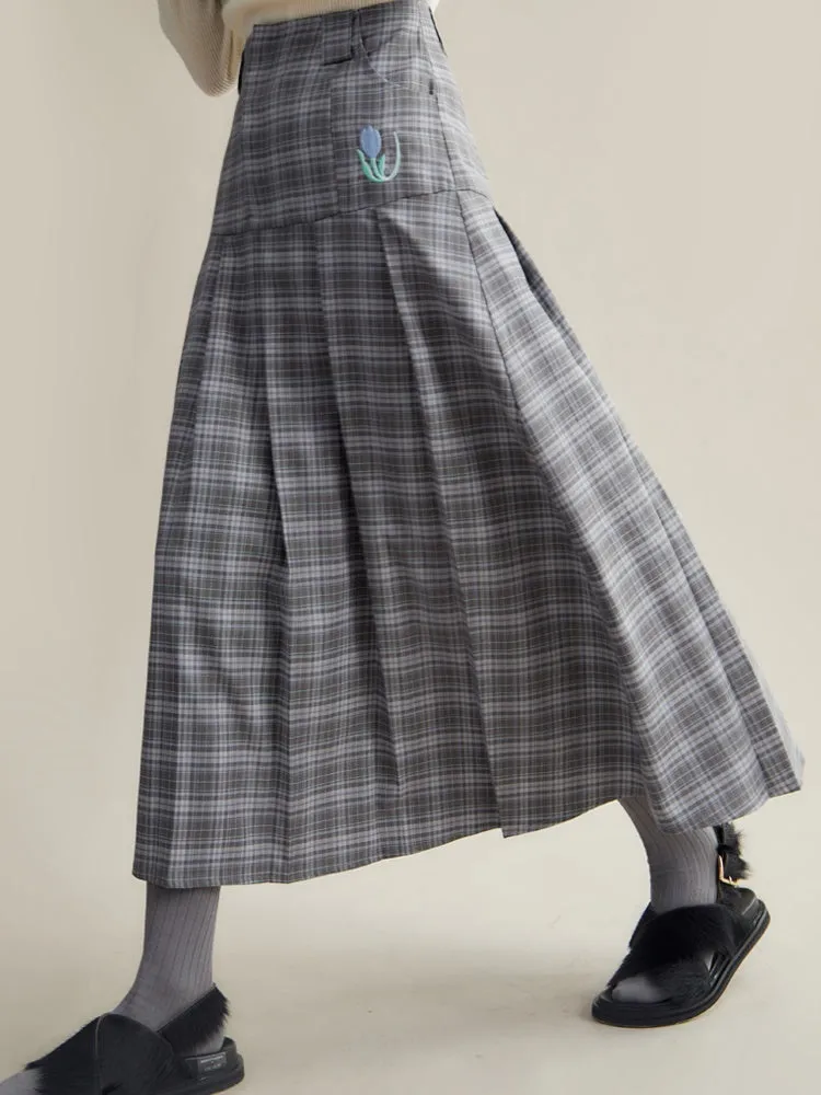 Checkered Tulip Embroidery Pleated Skirt