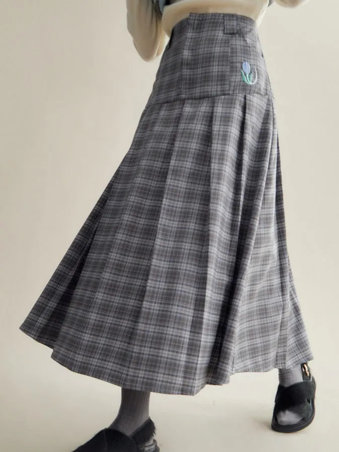 Checkered Tulip Embroidery Pleated Skirt