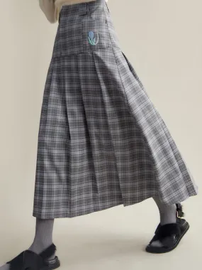 Checkered Tulip Embroidery Pleated Skirt
