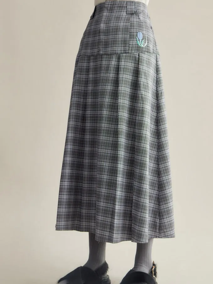 Checkered Tulip Embroidery Pleated Skirt