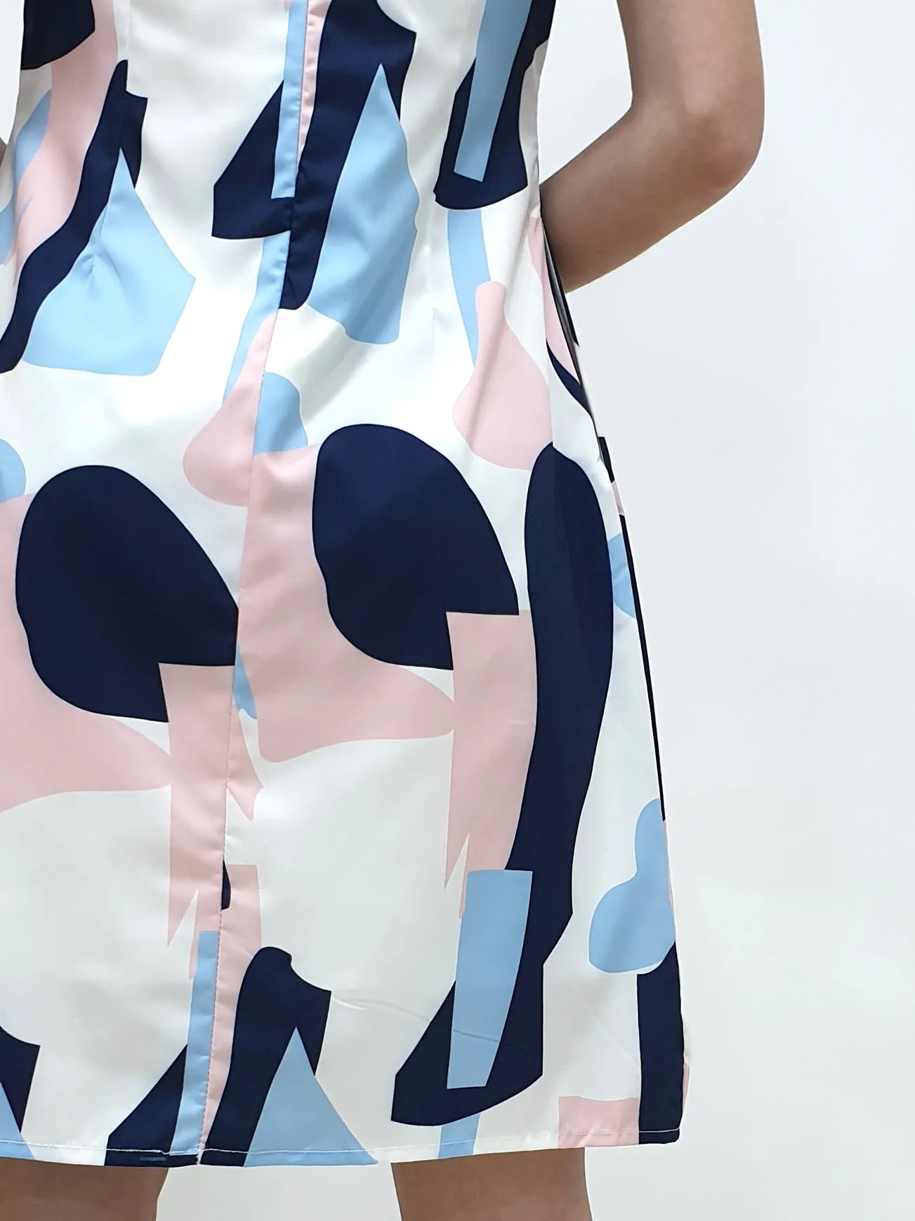 Colourblock Sleeved Dress (Non-returnable)