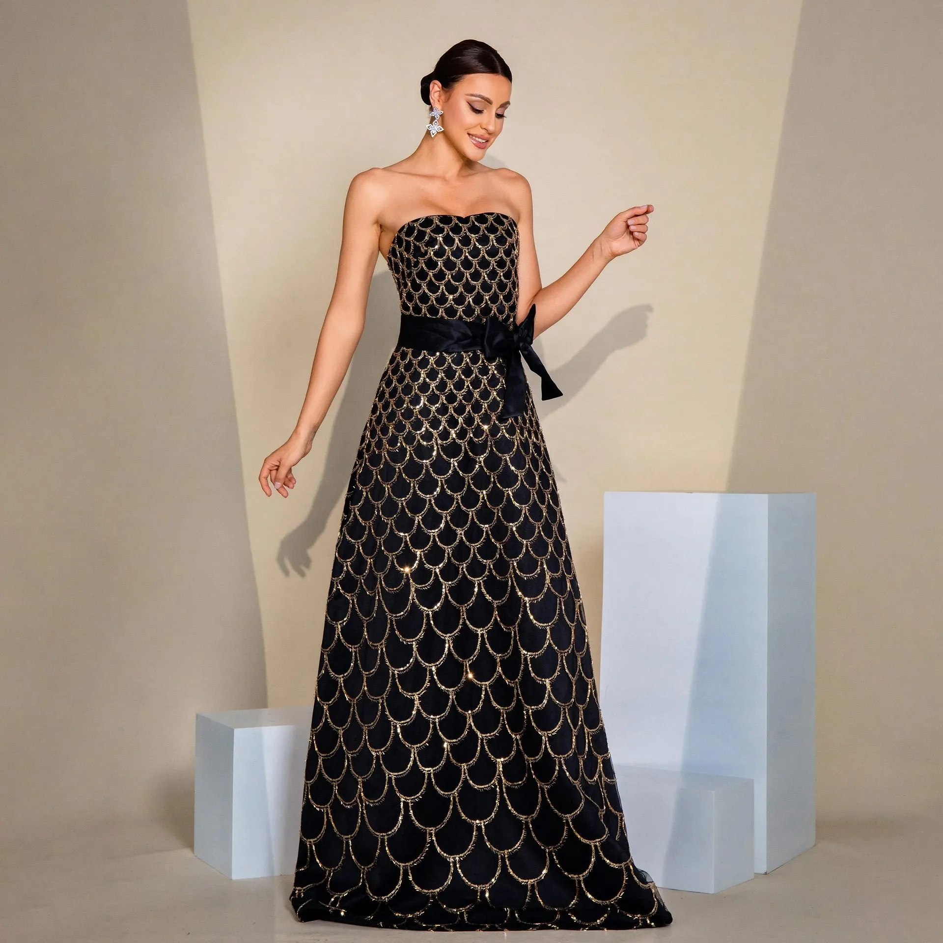 Elegant Strapless Sequined Evening Dress