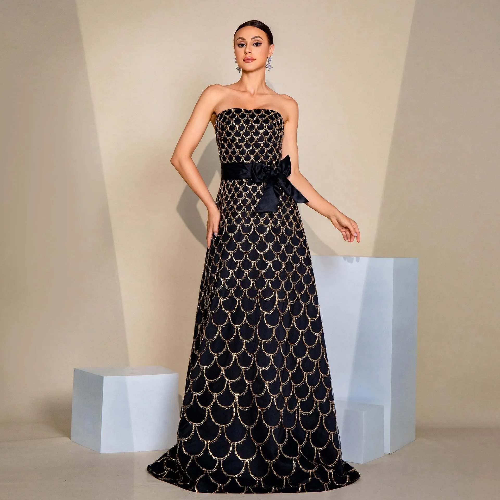 Elegant Strapless Sequined Evening Dress