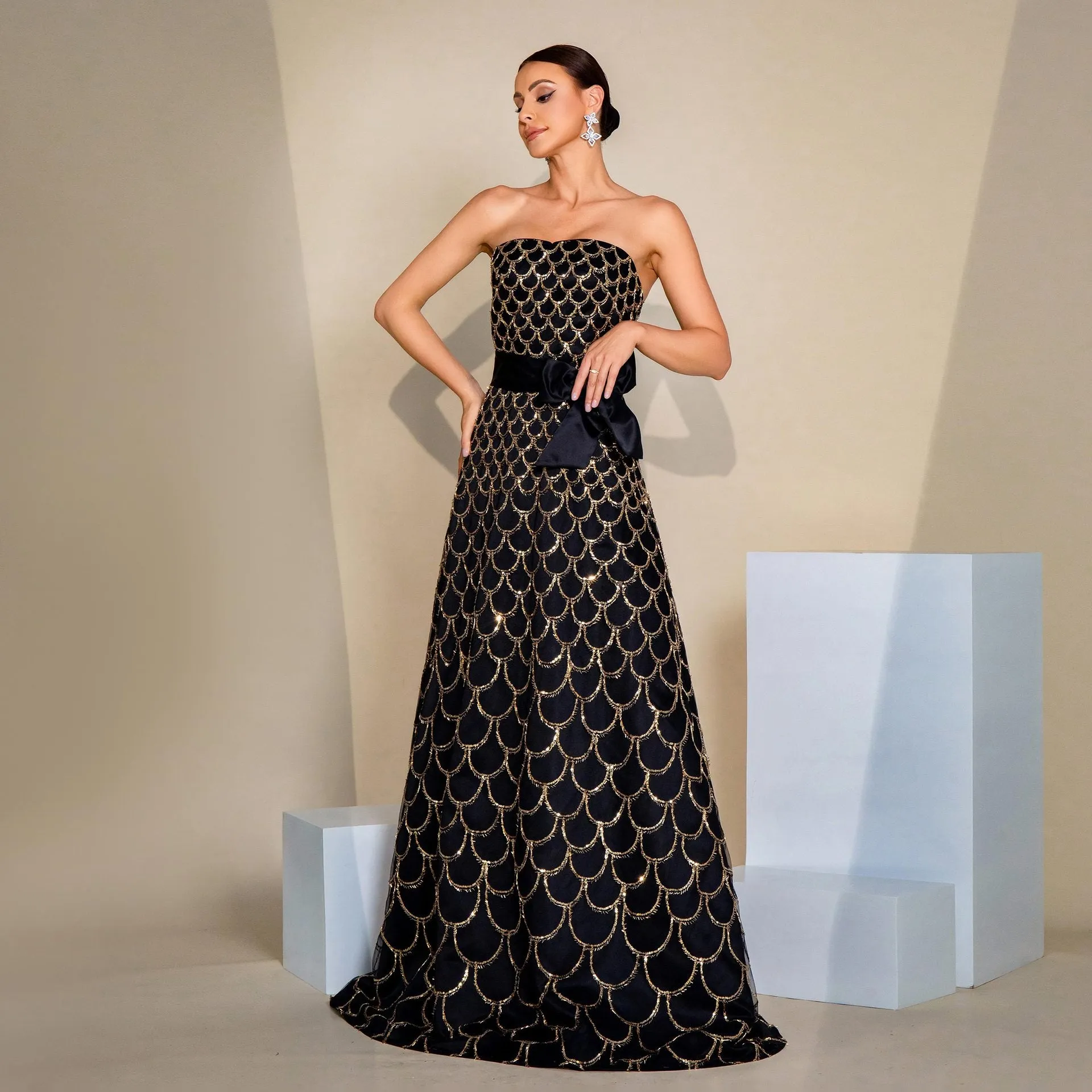 Elegant Strapless Sequined Evening Dress