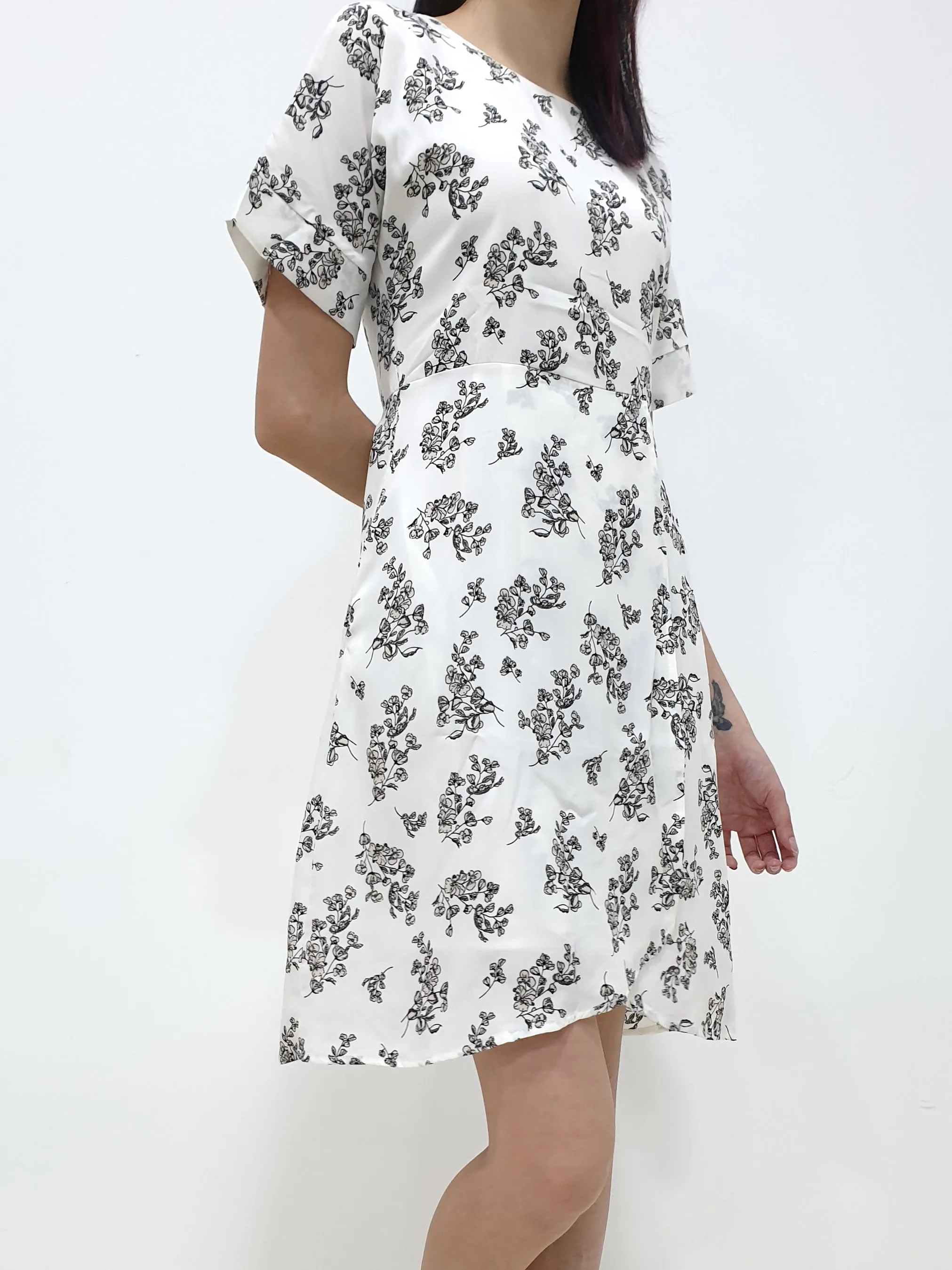 Floral Sleeved Dress (Non-returnable)