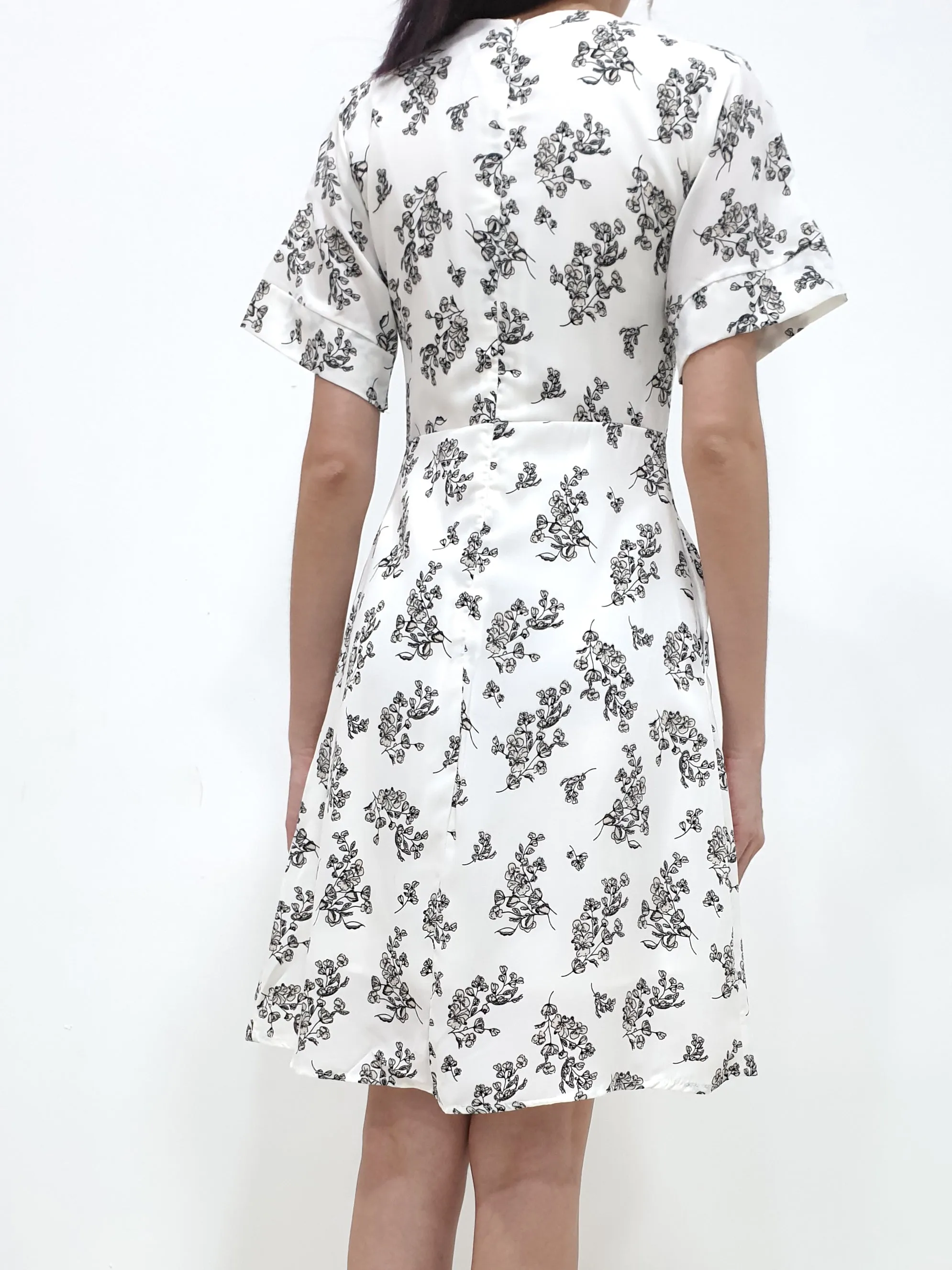 Floral Sleeved Dress (Non-returnable)