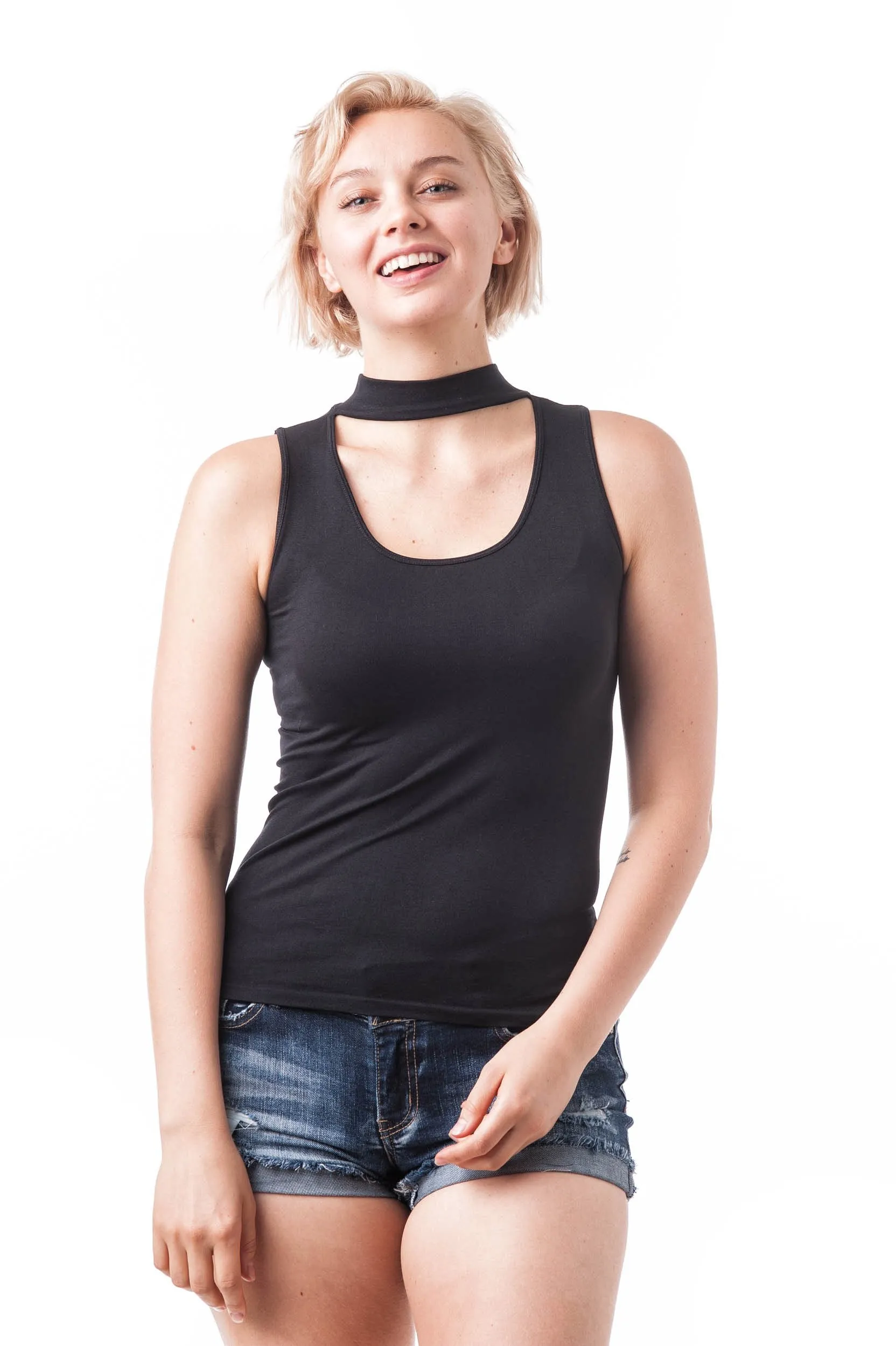 Sleeveless One Size Solid Choker Scoop Neck Top